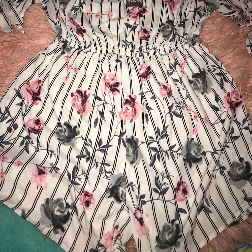 Super cute short romper - Picture 2 of 7